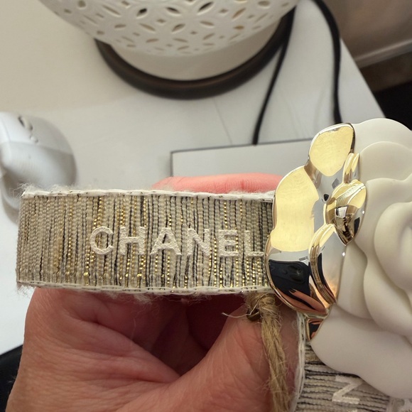 Authentic Chanel Ribbon with Camellia Flower Barrette great gift! NWT - Picture 6 of 12